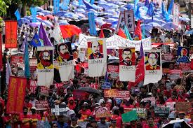 AP Fotos: Trabajadores de todo el mundo se manifiestan el 1 de mayo