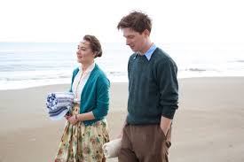 Brooklyn é um filme doce e romântico sem ser piegas. Brooklyn Movie Review