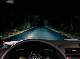 Foto dalam mobil siang hari. Terapkan 5 Tips Ini Ketika Anda Mengemudi Sendirian Di Malam Hari