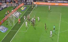 Μόλις στο 5' ο διαιτητής. Paok Vs Aek Game Is Abandoned As League Sinks Even Lower Ekathimerini Com