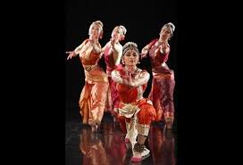The Minneapolis Star Tribune Writes While Sacred Earth Showcases The Troupe S Total Commitment To The India Indian Dance Dance Company Indian Classical Dance