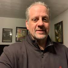 Like new FENDER acoustic guitar with HARDSHELL case. ￼I can't find a  scratch