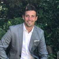 Als er stehen konnte, stand er auch auf dem eis, als der vater hätte dem sohn zur schweiz geraten und tat es auch. Marco Rossi Strassenbaupolier Kibag Gruppe Linkedin