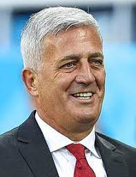 İtalya'nın lazio takımı, resmi olarak yaptığı açıklamada takımı gelecek sezon vladimir petkovic'in çalıştıracağını duyururken, bu haber avrupa ülkelerinde de büyük yankı buldu. Vladimir Petkovic Wikipedia