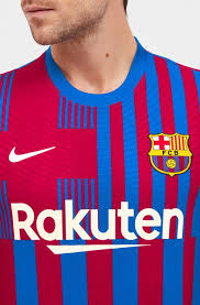 Sergi roberto con la maglia del barcellona nel 2018: Il Barcellona Cambia Look Con La Nuova Maglia 2021 2022 Outpump
