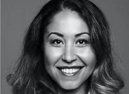 Att stirra sig blind på en persons CV är omodernt"