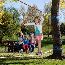 También es una gran oportunidad de reunirse con amigos y hacer juegos al aire libre hasta que haga tanto calor que deban tirarse clavados en una alberca o un. Juegos Al Aire Libre Para Ninos Decathlon Noticias Ninos