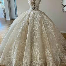 افخم قطع الأقمشة المرصعة بالكريستال نضمن لك جودة وفخامة الشك والتطريز توصلك القطعة مع صورة الموديل القطعة المرسلة تنفع لأي ball gowns dresses formal dresses