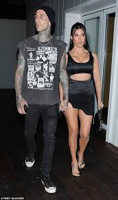 Über 7 millionen englischsprachige bücher. Travis Barker Tweets I Might Fly Once More After Avoiding Planes Since Deadly 2008 Crash Geeky Craze