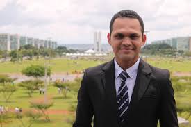 The resurrections of clarence neveldine. Lucas Pereira Foi Sondado Como Reporter De Politica Da Rede Clube P8