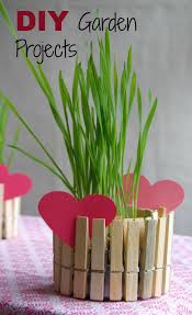 Few garden fence ideas come up with a way to utilize sunlight. Diy Garden Projects Easy To Make And Cute In Just Minutes