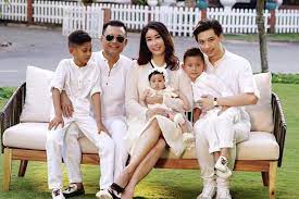 When she was 5 years old, her family relocated to ho chi minh city.she was crowned the miss vietnam in 1992 in phan dinh phong sports complex in ho chi minh city. Hoa Háº­u Ha Kiá»u Anh Máº¹ Káº¿ Pháº£i Tháº­t Bao Dung Nhan Háº­u