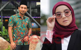 Memang sedap la tolak badan mira meniarap kat katil dan tampar bontot mira suruh tonggeng. Zizan Razak Ada Gambar Di Bus Stop Sama Macam Mira Filzah Confirmed Ada Apa Apa Sesuatu Sangat Media Hiburan