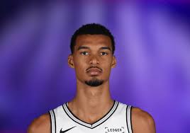 Spurs rout Wolves 133-95 to even series 1-1