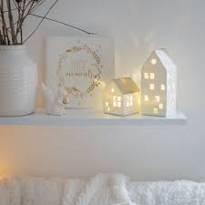 Statuette Lumineuse Maison En Porcelaine Blanche H19 Maisons Du Monde Maison Du Monde Luminaire Maison Du Monde Deco
