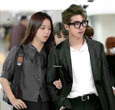 Jung hoseok de 21 e jeon jungkook de 19 anos. Airport Namsoo Namjoon Jisoo Namsoowegotmarried Blackbangtan Blacktan Bangtanpink Bts Blackpink Rm Kimnamjoon Namjoon Blackpink And Bts Blackpink Jisoo
