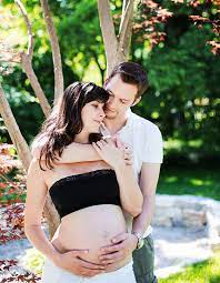 So ist wahrscheinlich sogar ein fotoshooting mit den großeltern oder anderen verwandten wieder möglich. Babybauch Fotos Zu Hause In Munchen Vom Profesionellen Fotografen