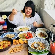 Bài tập giảm mỡ bụng trong 20 ngày khi thực hiện các động tác này, mọi người cần giữ phần thân trên và nghiêng sang một bên 45 độ. Muá»'n Giáº£m Can Khá»e Ä'áº¹p Há»c Ngay Loáº¡t Bi Quyáº¿t Cá»§a Thanh Äƒn Yang Soo Bin
