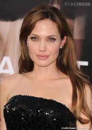 Il ressemble beaucoup au visage rectangle mais il est moins long. Coiffure Visage Rectangulaire En Bonne Icone Glamour Angelina Jolie Mise Sur Les Cheveux Longs Pour Arpenter Le Tapis Rouge Une Valeur Sure Qui Adoucit Ses Tra Puretrend