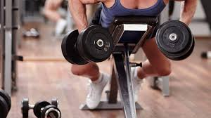 Ein gutes und effektives hanteltraining kann zu stärkeren muskeln und einer tollen figur beitragen. Schragbank Tipps Zum Kauf Und Die Besten Ubungen