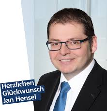 HERZLICHEN GLÜCKWUNSCH ++🥂🍾 Unser Kollege Jan Hensel feiert heute sein  20-jähriges Betriebsjubiläum. Wir wünschen ihm alles Gute und weiterhin  viel Spaß in unserem Raiba-Team. 😃 #raibamutlangen #raiba #raiffeisenbank  #mutlangen #spraitbach #