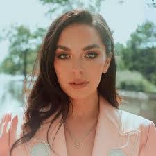 Krista Greer's Instagram, Twitter & Facebook