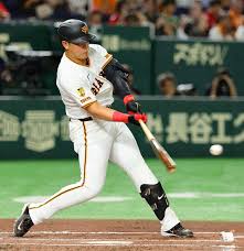 岡本和真が2発！巨人vs広島、衝撃のソロ連発で試合を振り出しに！ - Imagen principal del artículo