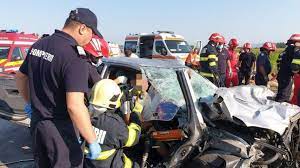 In urma coliziunii dintre 1 microbuz si 1 autoturism au rezultat 12 victime astfel şapte morţi, printre care şi doi copii, în cumplitul accident de la răcăciuni, bacău. Tqxvfuqe0uci1m