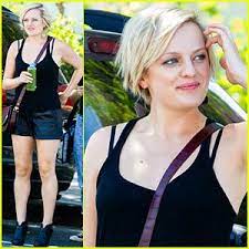 Elisabeth Moss Wears Leather Shorts For Listen Up Philip Celebrity Short Hair Short Hair Styles Elizabeth Moss