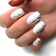 Uñas oscuras uñas blancas uñas color dorado diseños de uñas doradas uñas primaverales uñas glitter diferentes diseños de uñas uñas acrilicas en 3d uñas acrílicias de gel. Estilo De Unas Blancas