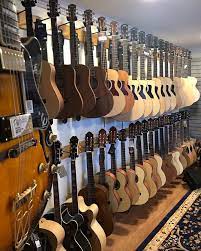 Showroom Guitarshop En 2021 Tienda De Instrumentos Musicales Tienda De Guitarras Venta De Guitarras