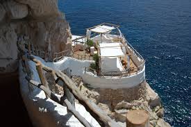 It has a privileged situation, for the day you can enjoy the wonderful views from the the cova d'en xoroi is opens from 11.30 am to 10 pm, but depending on the time we go, the. Hohlendisco Cova D En Xoroi Foto Bild Europe Menorca Hohlendisco Bilder Auf Fotocommunity