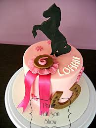 Gateau Sur Le Theme De L Equitation Prunille Fait Son Show Gateau Idee Gateau Gateau Cheval