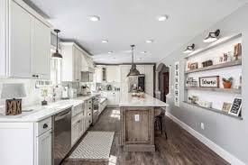 Farmhouse kitchens blend a multitude of distinct styles: 25 Jaw Dropping Ideas For A Beautiful Rustic Farmhouse Kitchen