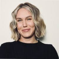 Olivia Randall's Instagram, Twitter & Facebook