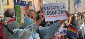 E' questo il titolo del disegno di legge contro l'omotransfobia (battezzato ddl zan dal nome del suo relatore, il deputato del pd alessandro zan) che dopo l'approvazione alla camera lo scorso. Foto Ddl Zan Nessun Passo Indietro A Trento In Centinaia In Piazza Messaggio Di Civilta Basta Violenza E Discriminazione Il Dolomiti