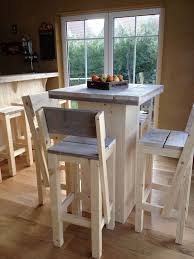 Bar stools & chairs bar tables bar tables sets give your meals a little lift by dining at a high table. Barhocker Selber Bauen Montenegro Diy Bar Stools Pallet Bar Stools Kitchen Table Chairs