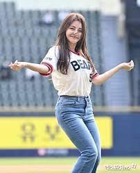 이후 몇 차례 멤버 변동을 거쳐 현재의 민영, 유정, 은지, 유나 등 4인조로 정착됐다. ë¸Œë ˆì´ë¸Œê±¸ìŠ¤ ìœ ì • ëˆˆì›ƒìŒì´ ë§¤ë ¥ì ì¸ ê¼¬ë¶ì¢Œ ì—' S Hdí¬í†  ë‚˜ë¬´ë‰´ìŠ¤
