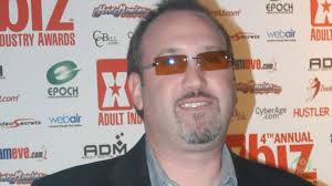 American History X fue una de las películas que mayores controversias  generó en 1998 por su delicada temática sobre el neonazismo y la brutalidad  de sus escenas. Pero si la película les