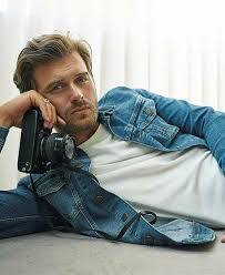 Kivanc tatlitug north america 1.585 views1 week ago. Karizmasiyla Kasip Kavuruyor Kivanc Tatlitug Un O Fotografina Inanamayacaksiniz Yakisikli Oyuncunun Degisimi Takvim