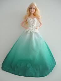Barbie Holiday 2016 Blond Dgx98 In 2020 Holiday Barbie Dolls Barbie Barbie Clothes
