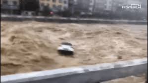 At least you don't have to swim to work. China Terrible Floods Swept Cars To Work Online In No Time Laodong Vn