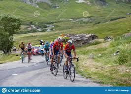 C'est un cadre exceptionnel, entre lacs, glaciers et sommets mythiques, aux portes du parc national de la. Le Cycliste Vincenzo Nibali Sur Le Col De Iseran Tour De France 2019 Photographie Editorial Image Du Stationnement Europe 154392747