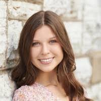 Beth Crouch's Instagram, Twitter & Facebook