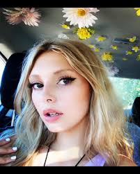 Three weeks ago today We lost LaTresa Powers at around 8:07 PM all her  flowers from her funeral are now gone but one sunflower reef…Tonya Powers  and I made these artificial arrangements