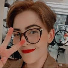 Anna Catalanello's Instagram, Twitter & Facebook