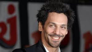 Inició una carrera en bioquímica pero la abandonó a los 19 años. Tomer Sisley Et Julie De Bona Vont Avoir Le Coup De Foudre A Noel Ladepeche Fr