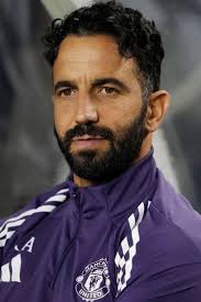 Manchester United to sign new midfielder