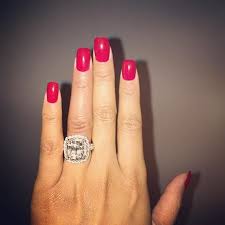 Pin For Later The Staggering Size Of Nicki Minaj S New Diamond Ring Will Make Your Jaw Drop Celebrity Engagement Rings Huge Diamond Rings Engagement Rings