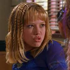 30 Iconic Fashion Trends That Defined Every 00s School Disco 2000s Hairstyles Hair Styles Crimped Hair